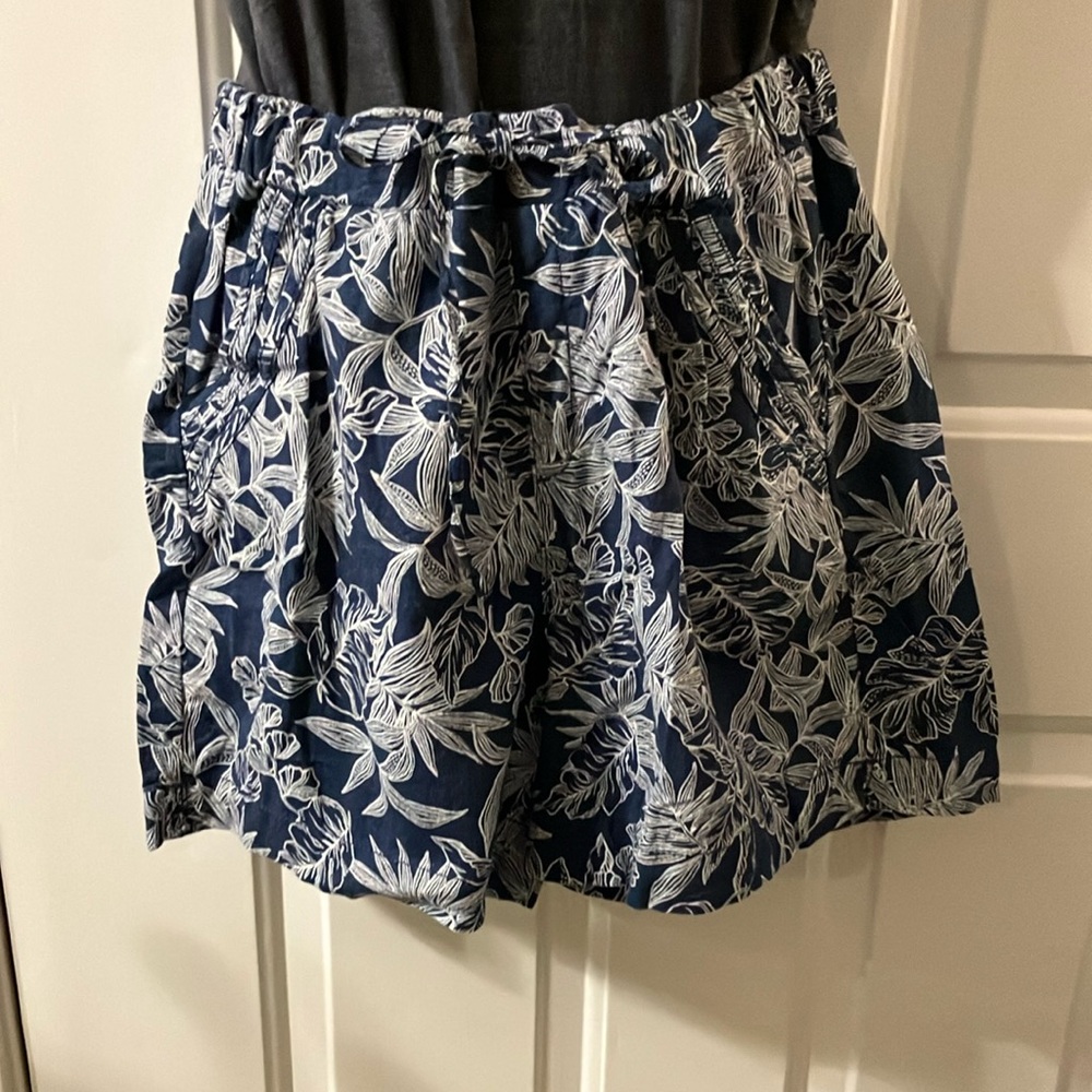 Briggs Navy and White Floral Drawstring Linen Shorts Sz L